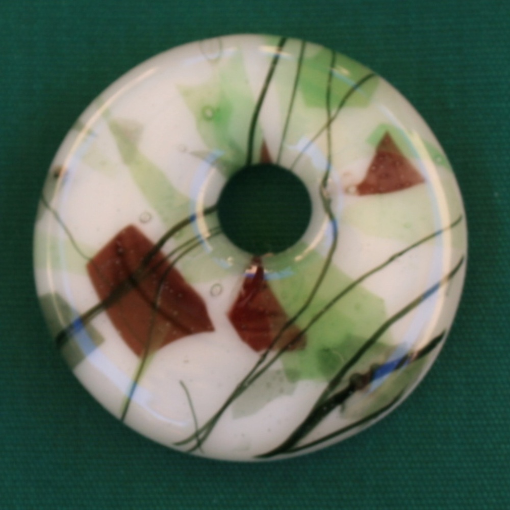 Dichroic glass green pendant - Picture 4 of 4